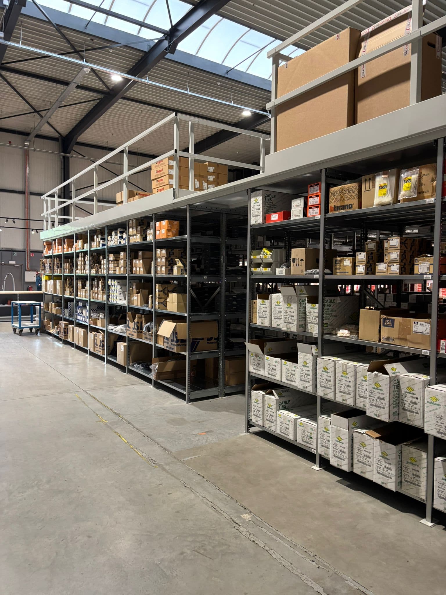 Magazijn van een elektrogroothandel dat werkt met MSG software