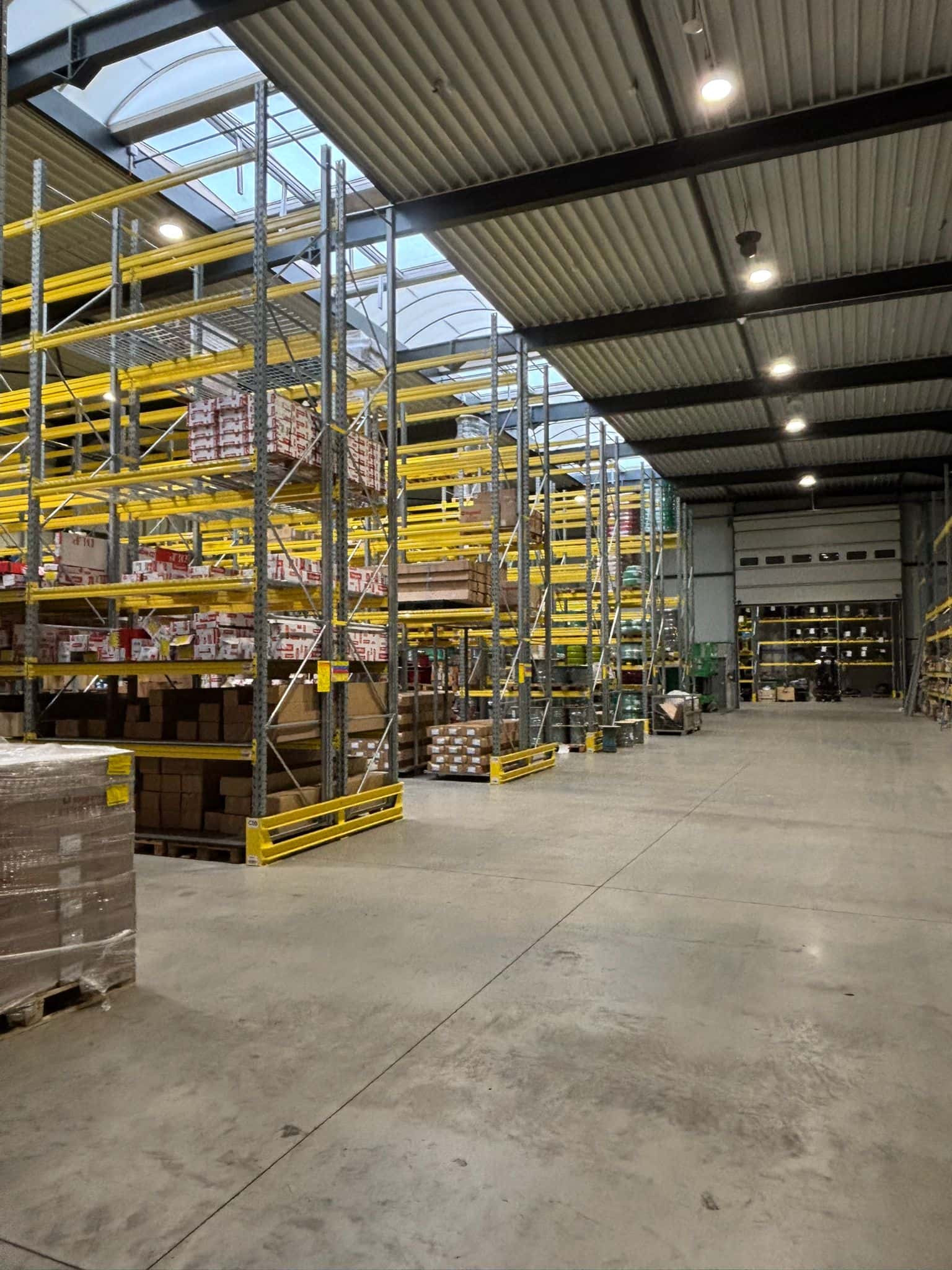Magazijn met palletstellingen van een technische groothandel dat draait op MSG WMS Online
