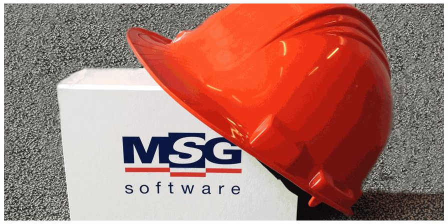 Oranje bouwhelm naast een blok met het logo van MSG software
